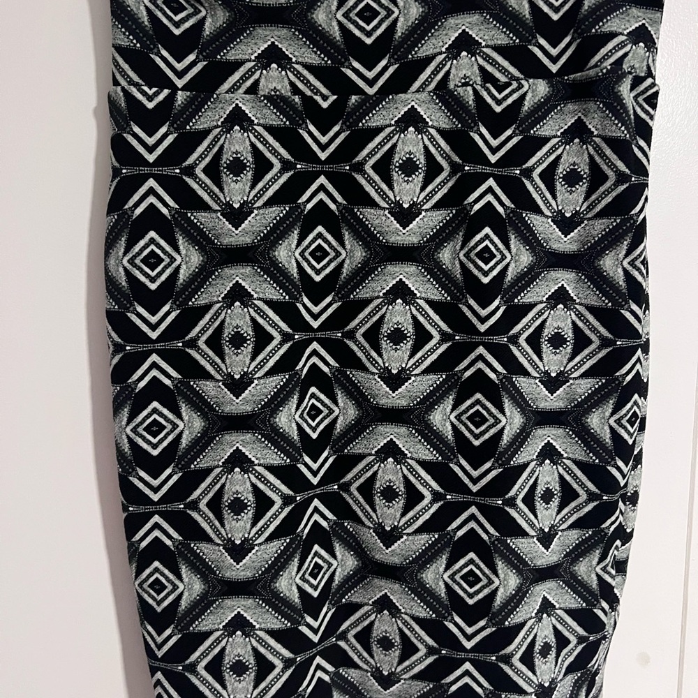 LuLaRoe Black and White Pencil Skirt Knee-Length